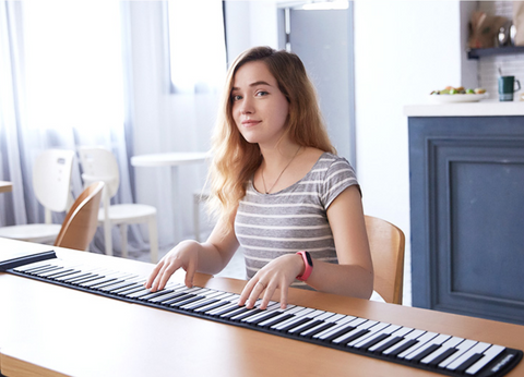 PIANOLITE™ PORTABLE ELECTRONIC PIANO WITH SPEAKER